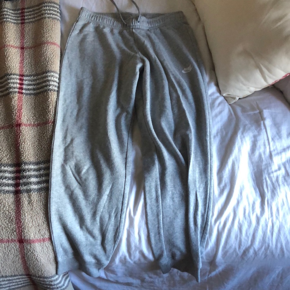 NIKE SWEATPANTS